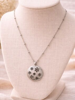 Lia Sophia “Baby’s Breath” Silver-Tone Floral Round Pendant Necklace-Retired